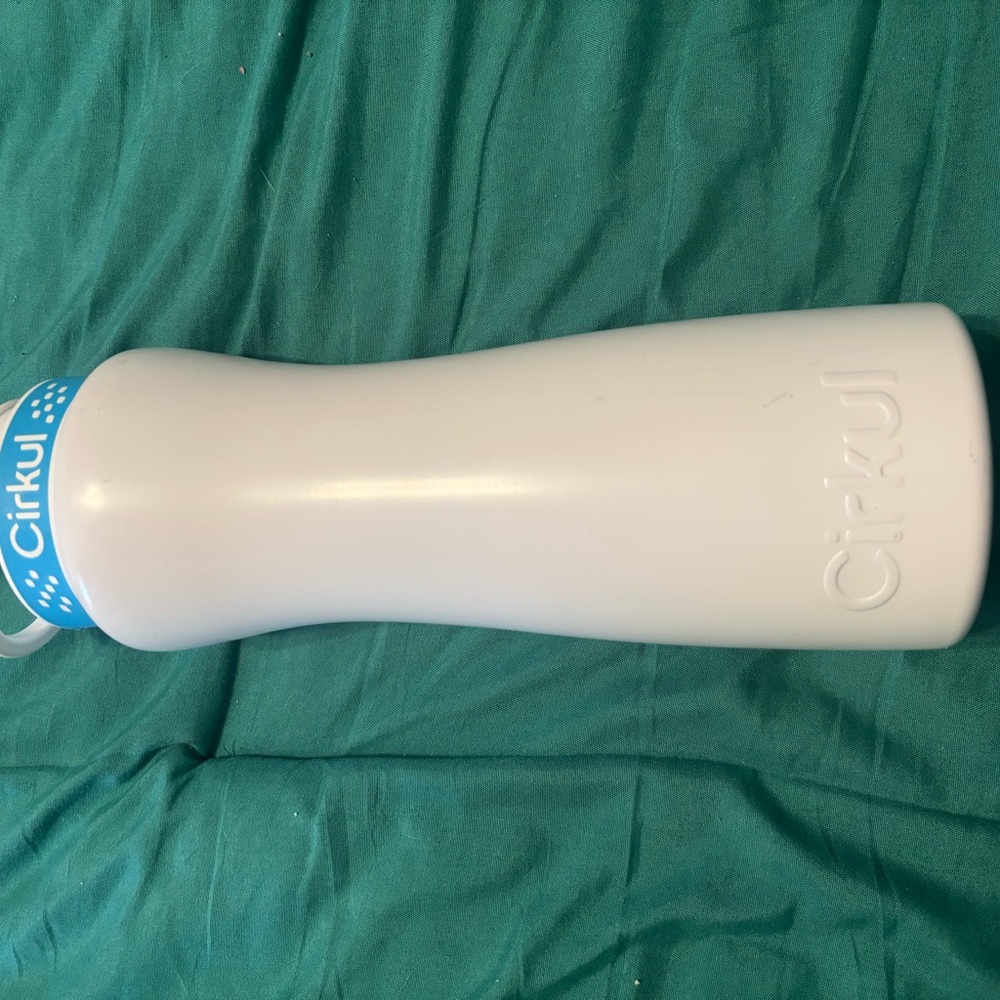 Cirkul White Water Bottle with Blue Accent - Sleek Drinkware Metel Insulated